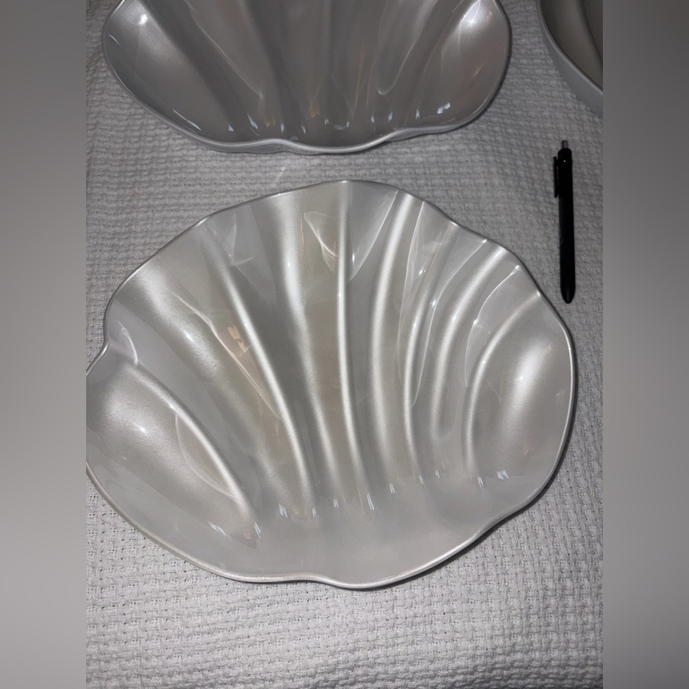 Set of 4 Oyster Shell Serving Bowls Pearl White Sigred Olsen Home NWOT Melamine